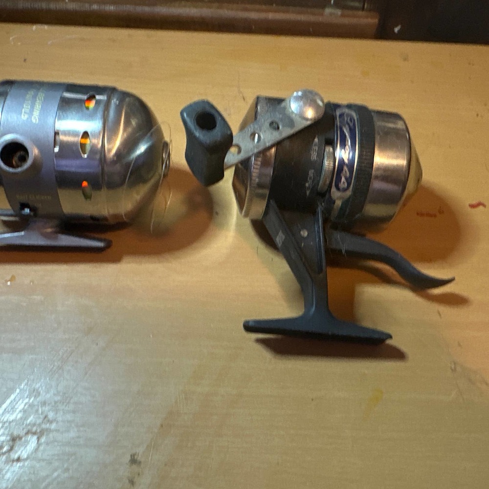 2 fishing reels 2001S and legacy 44